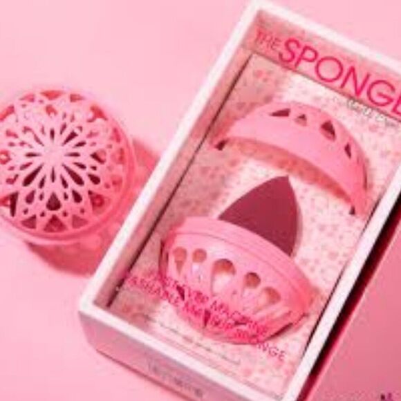 BNWT - THE MAKE UP ERASER THE SPONGE & CASE - MACHINE WASHABLE - Picture 1 of 4